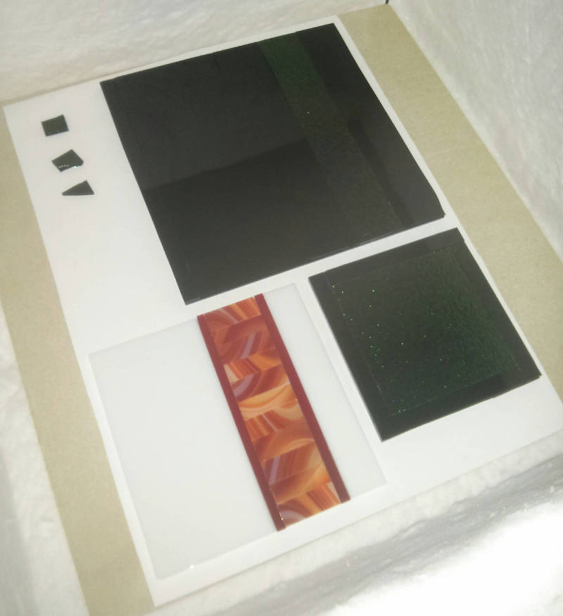 Assembling green and red pieces